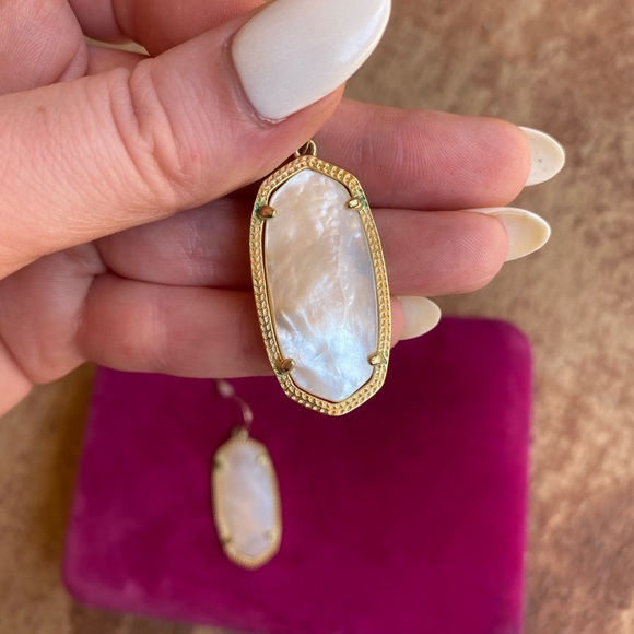 Kendra Scott Elle Earrings in White Pearl and Gold - Picture 3 of 3